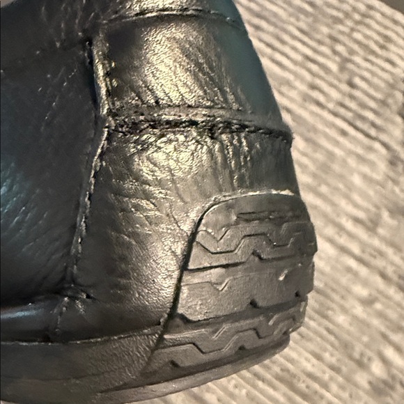 GBX Men's Sleek Black Leather Loafers - Picture 8 of 9